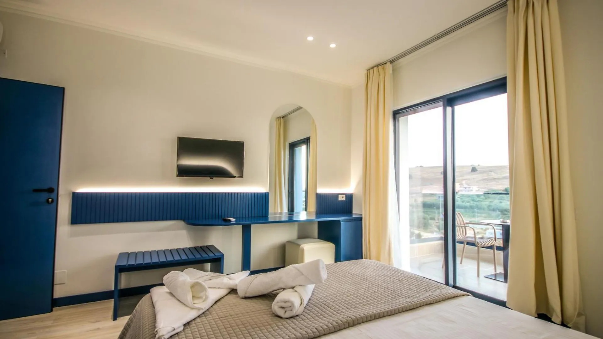 Bay View Hotel Himare Albania