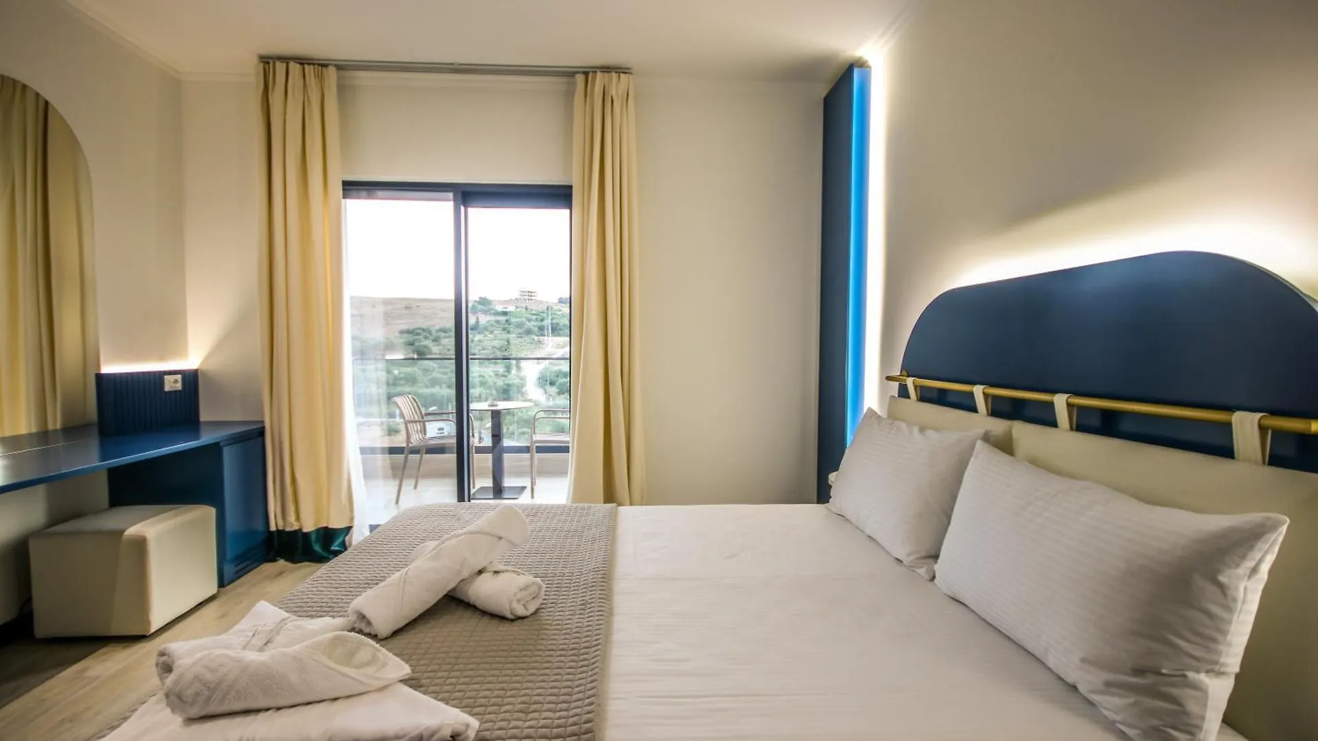 Bay View Hotel Himare 0*,  Albania