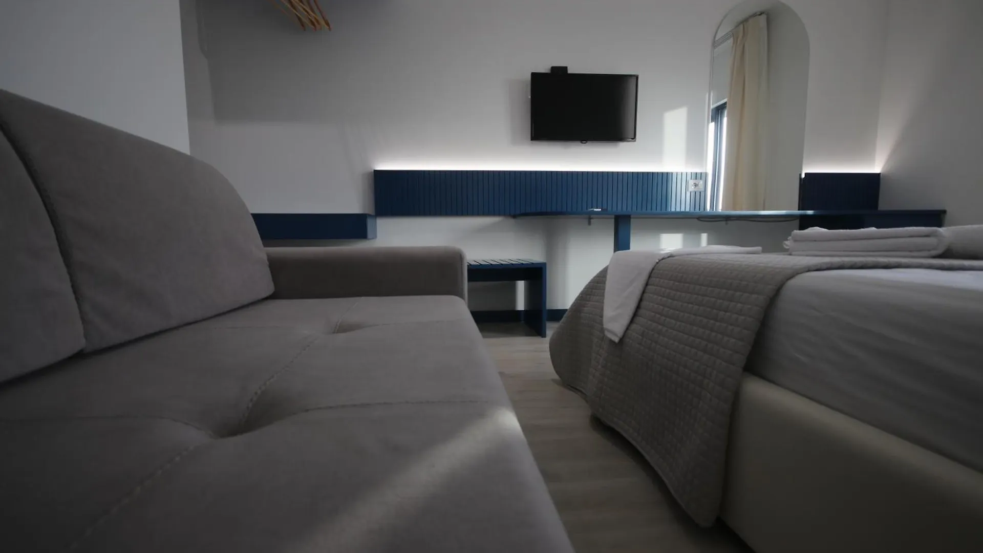 Bay View Hotel Himare Inn