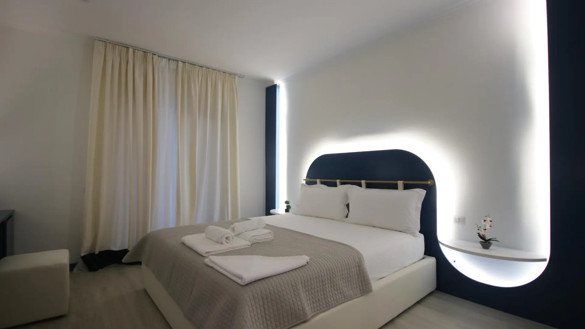Bay View Hotel Himare Inn