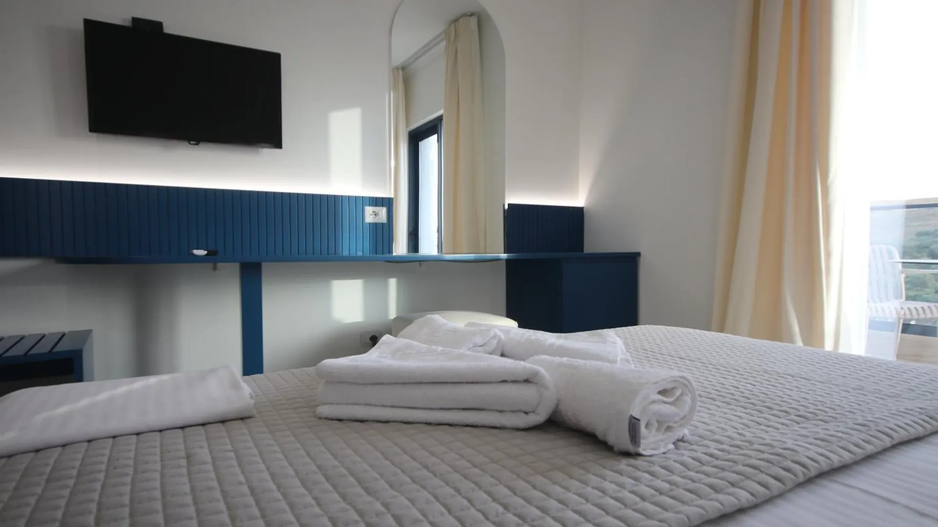 Bay View Hotel Himare 0*,  Albania