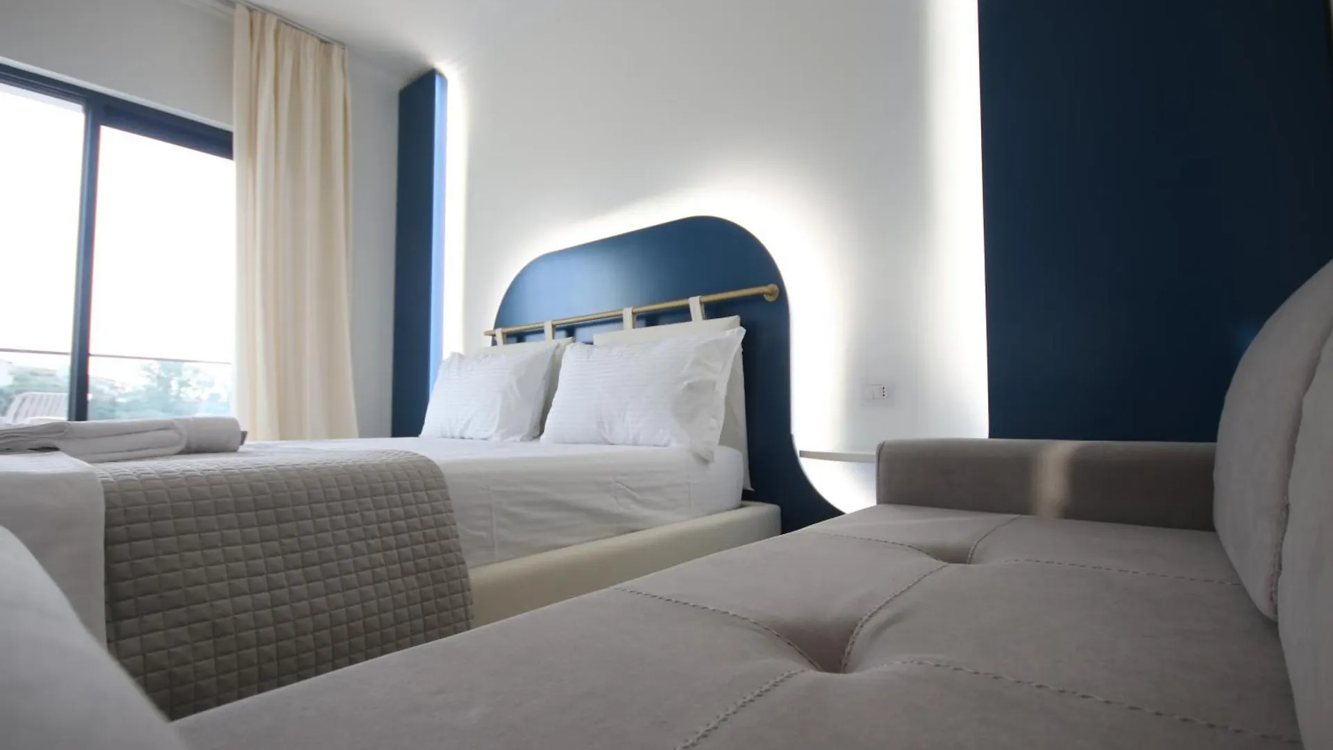Bay View Hotel Himare Inn