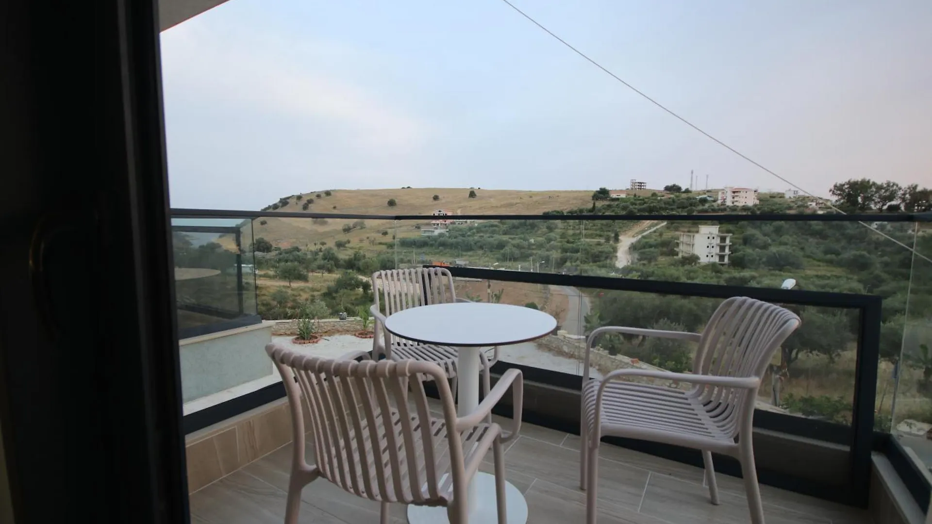 Bay View Hotel Himare Inn
